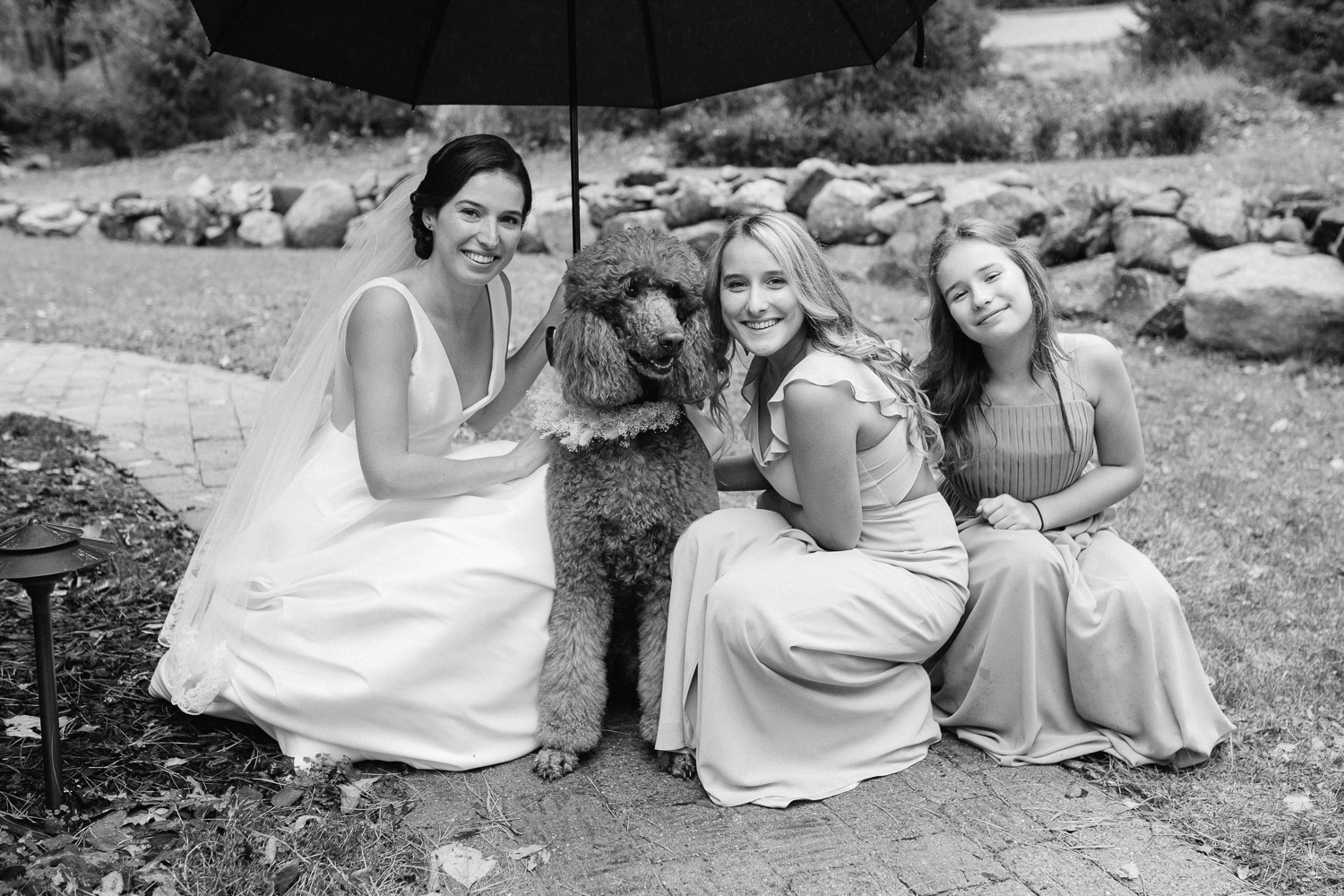 bride-sisters-wedding-day
