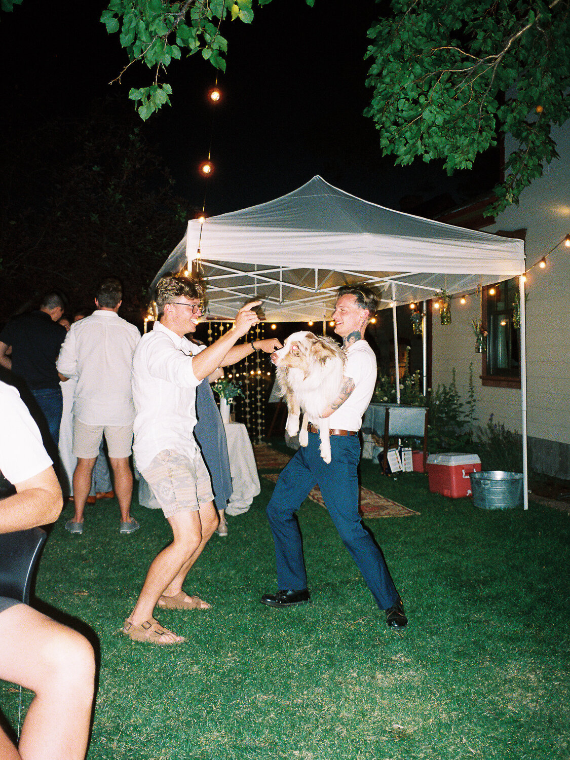 guests-dancing
